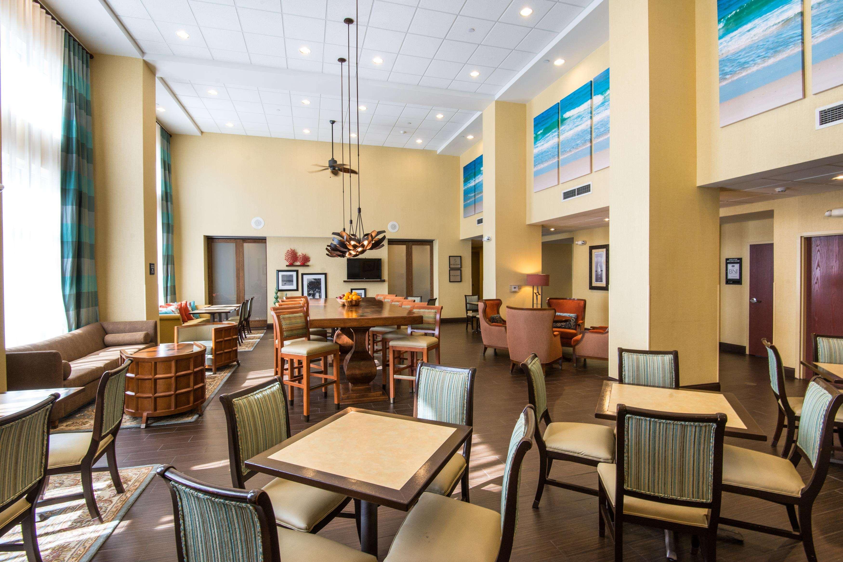 Hampton Inn & Suites Fort Myers-Colonial Boulevard Exterior photo