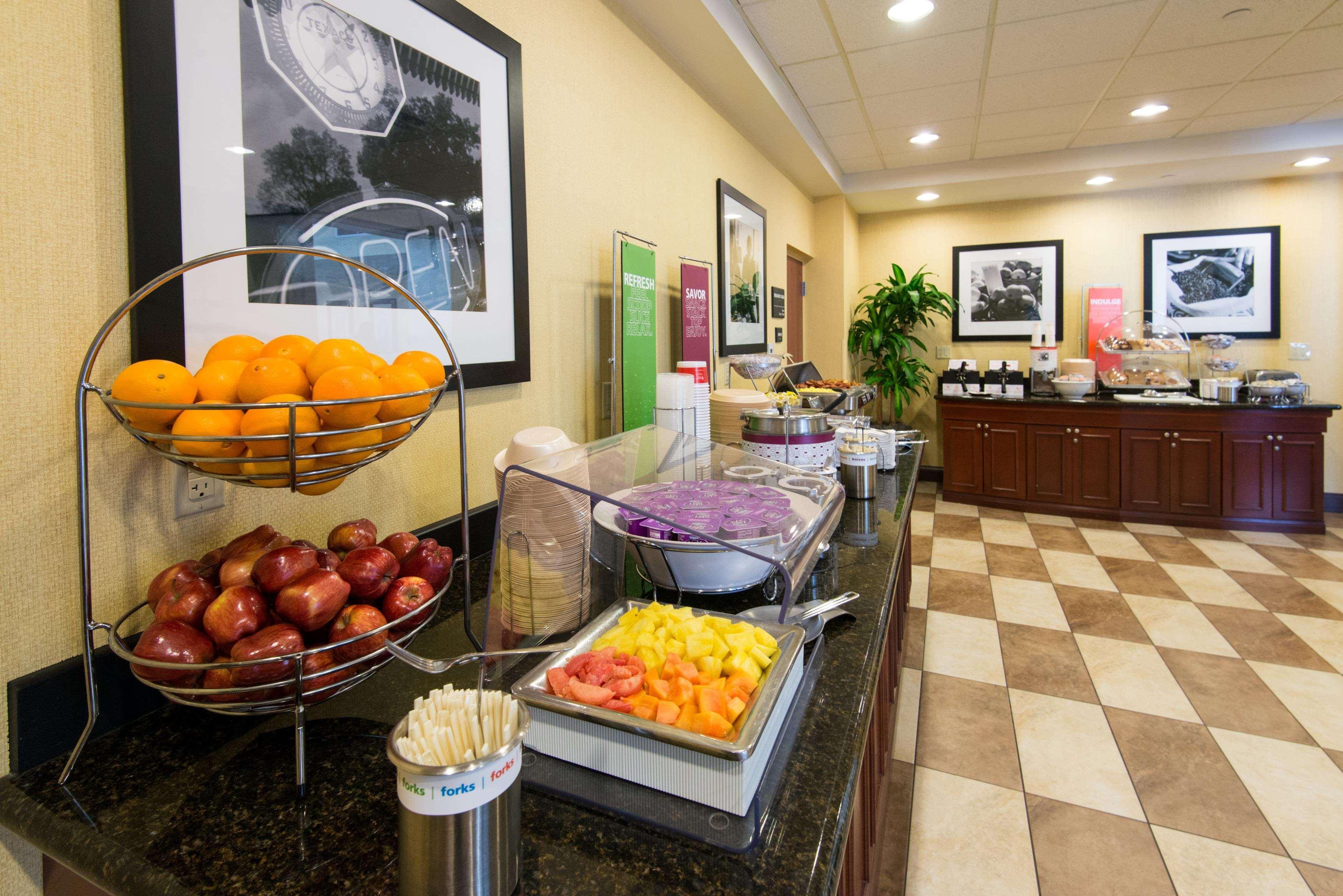 Hampton Inn & Suites Fort Myers-Colonial Boulevard Exterior photo