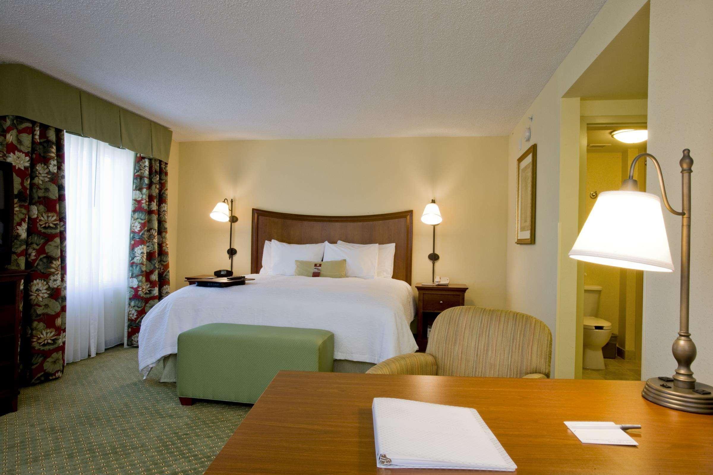 Hampton Inn & Suites Fort Myers-Colonial Boulevard Exterior photo