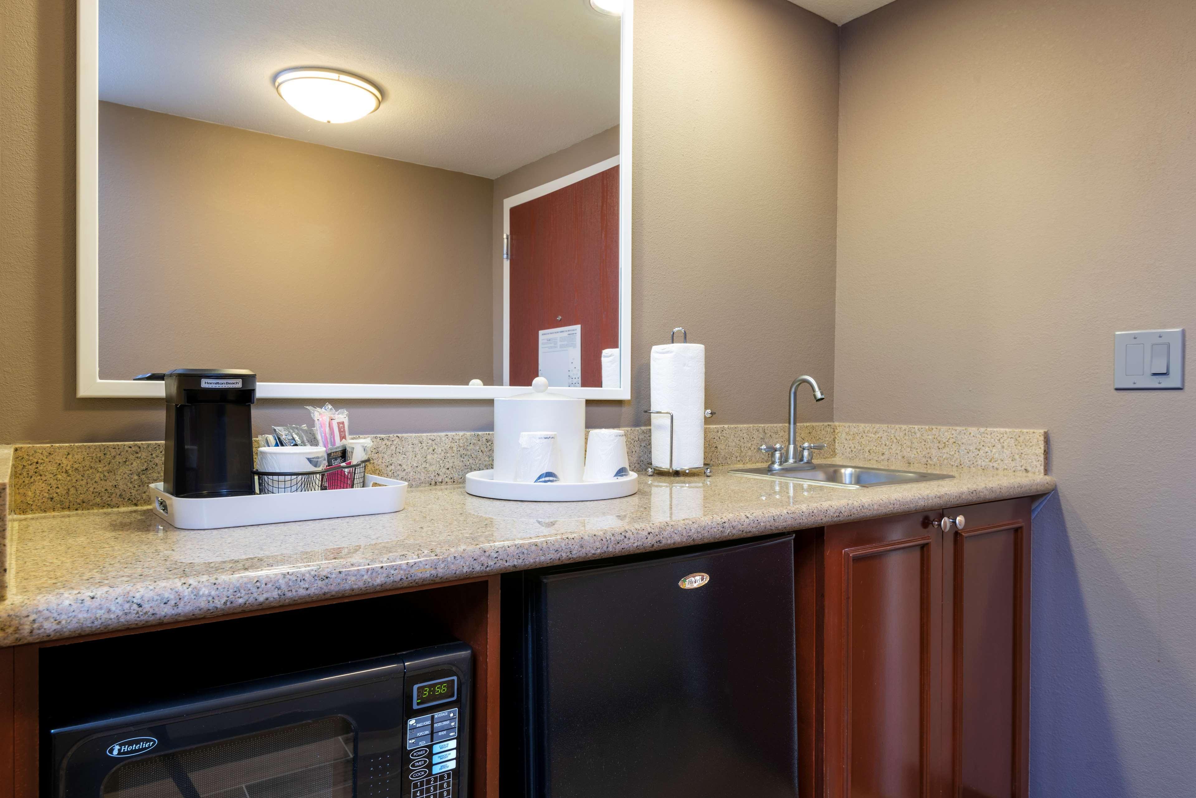Hampton Inn & Suites Fort Myers-Colonial Boulevard Exterior photo