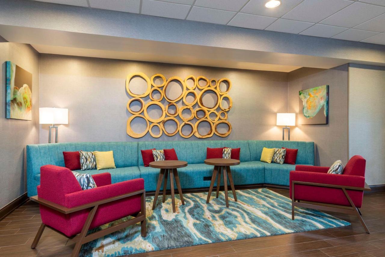 Hampton Inn & Suites Fort Myers-Colonial Boulevard Exterior photo