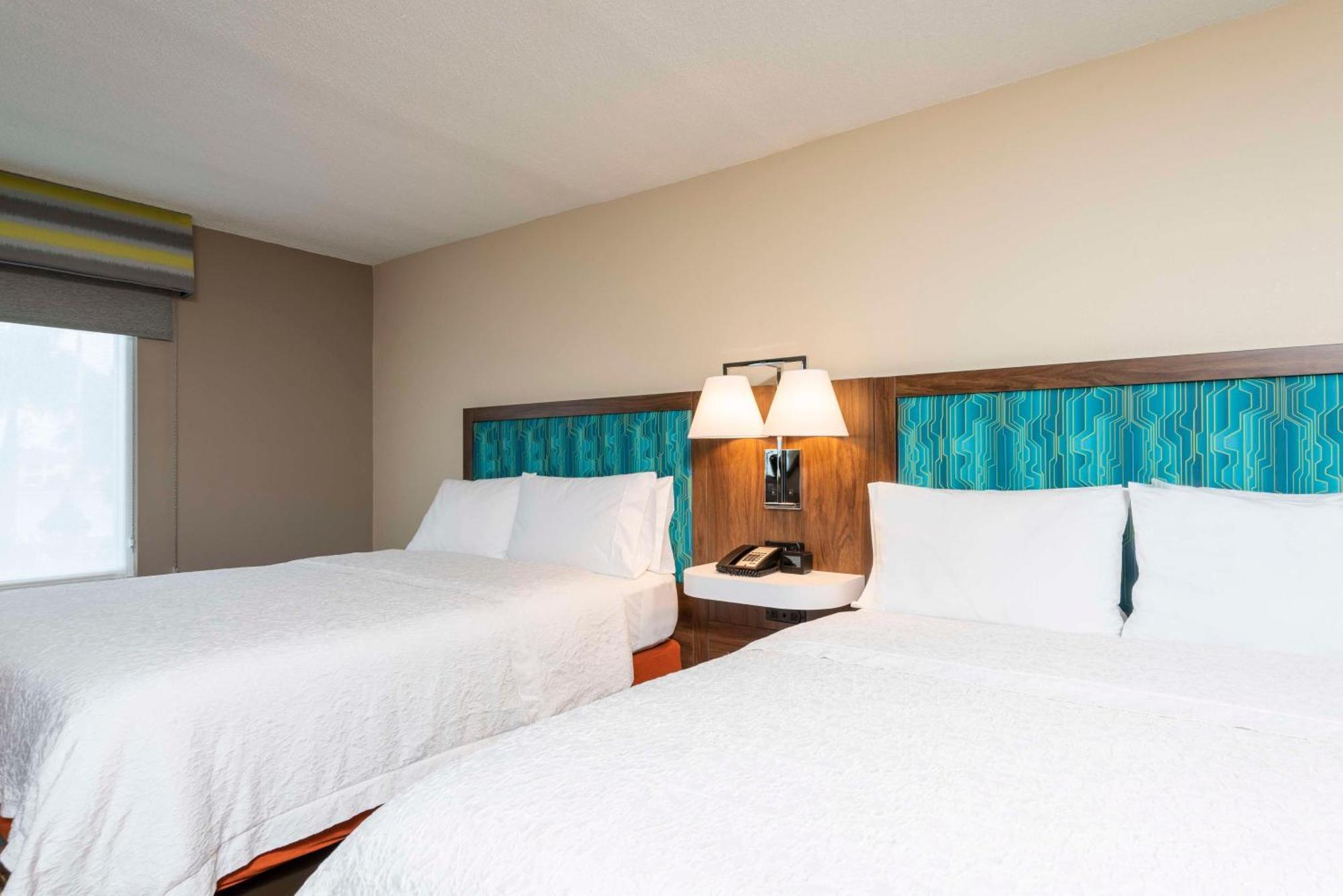 Hampton Inn & Suites Fort Myers-Colonial Boulevard Exterior photo