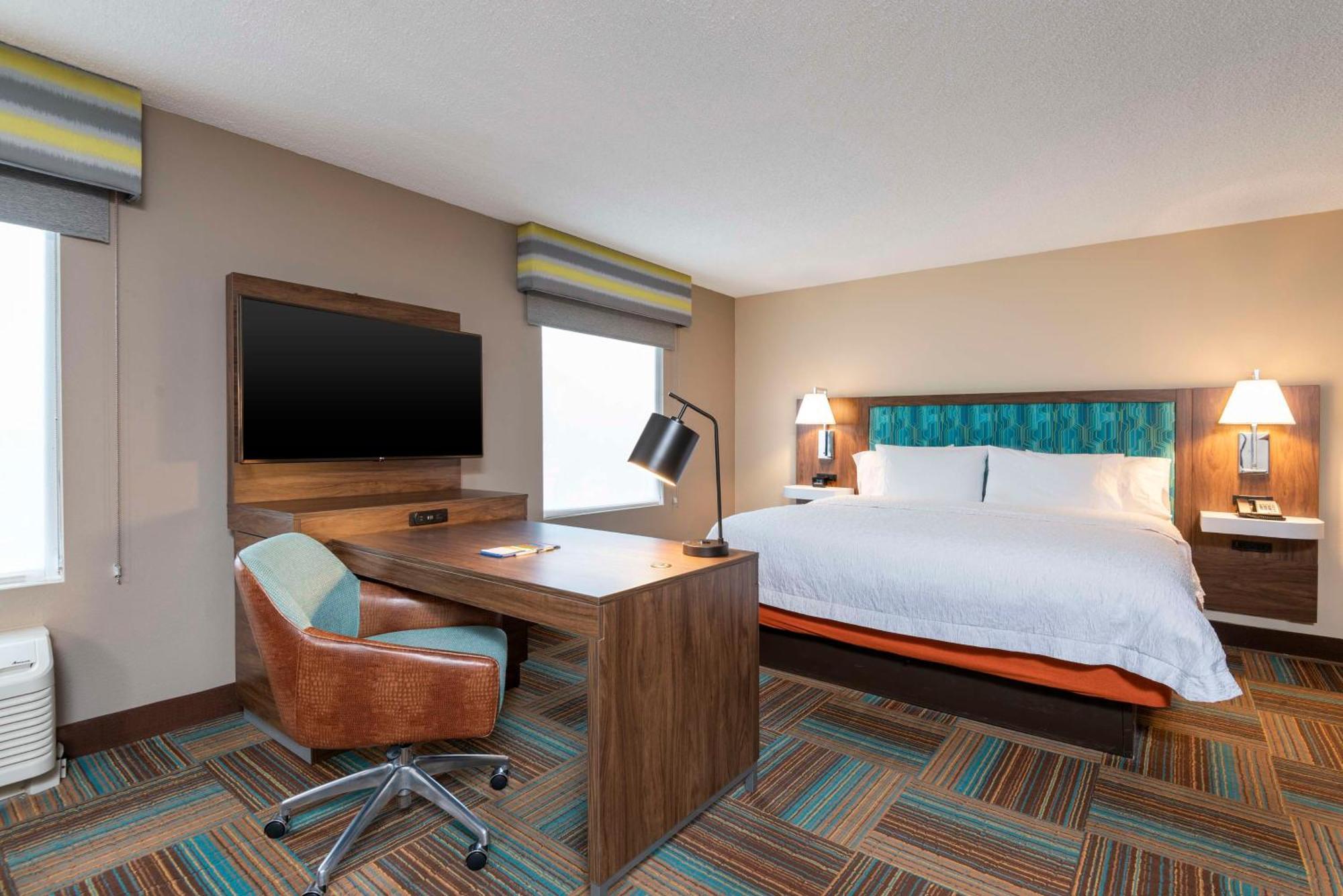 Hampton Inn & Suites Fort Myers-Colonial Boulevard Exterior photo