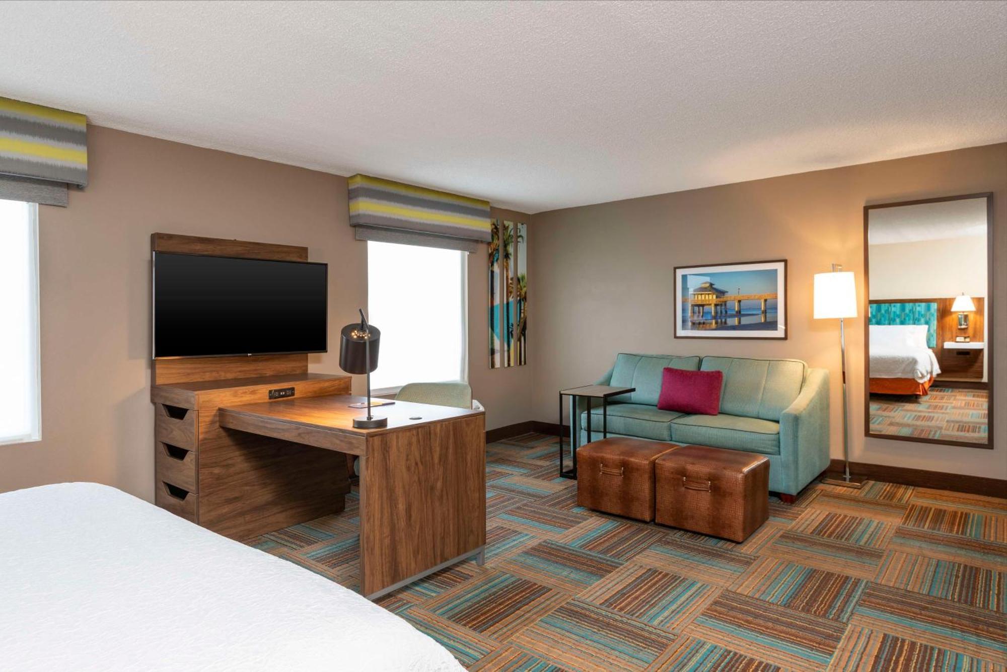 Hampton Inn & Suites Fort Myers-Colonial Boulevard Exterior photo