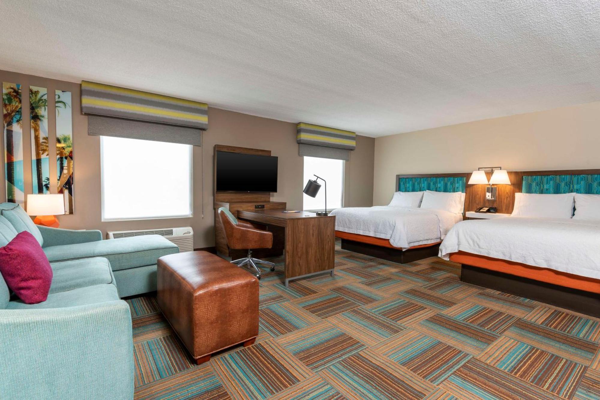 Hampton Inn & Suites Fort Myers-Colonial Boulevard Exterior photo